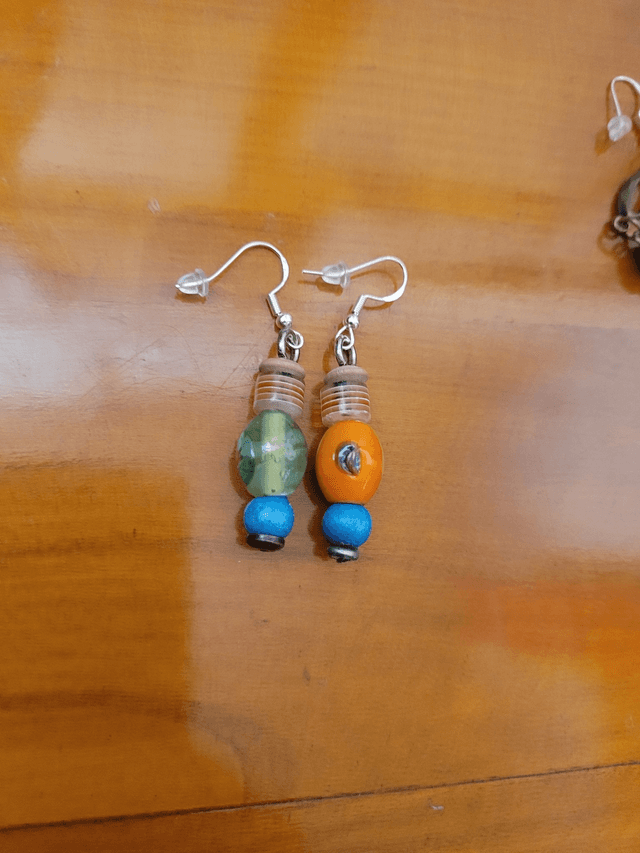 Boucles d&#039;oreilles - Orange et Verte - Crochet en argent